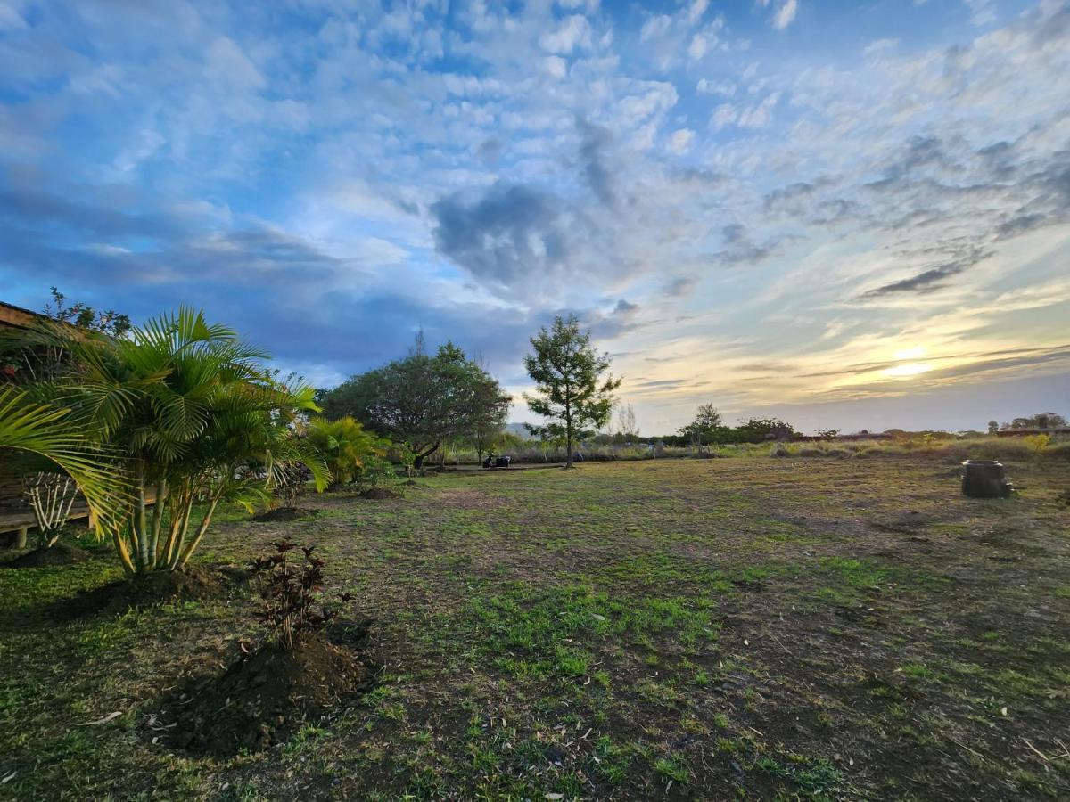 Cabanas Kainga Hanga Roa Buitenkant foto